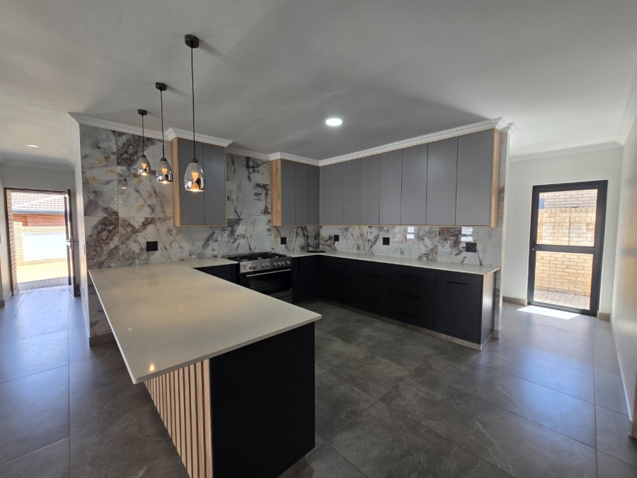 3 Bedroom Property for Sale in Van Der Hoff Park North West